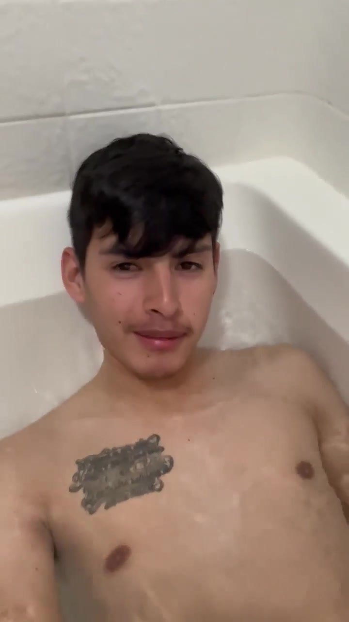 Kartel Member Andres Gets In Bath Tub!