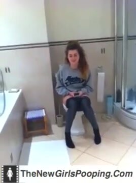 girl record her friend pooping
