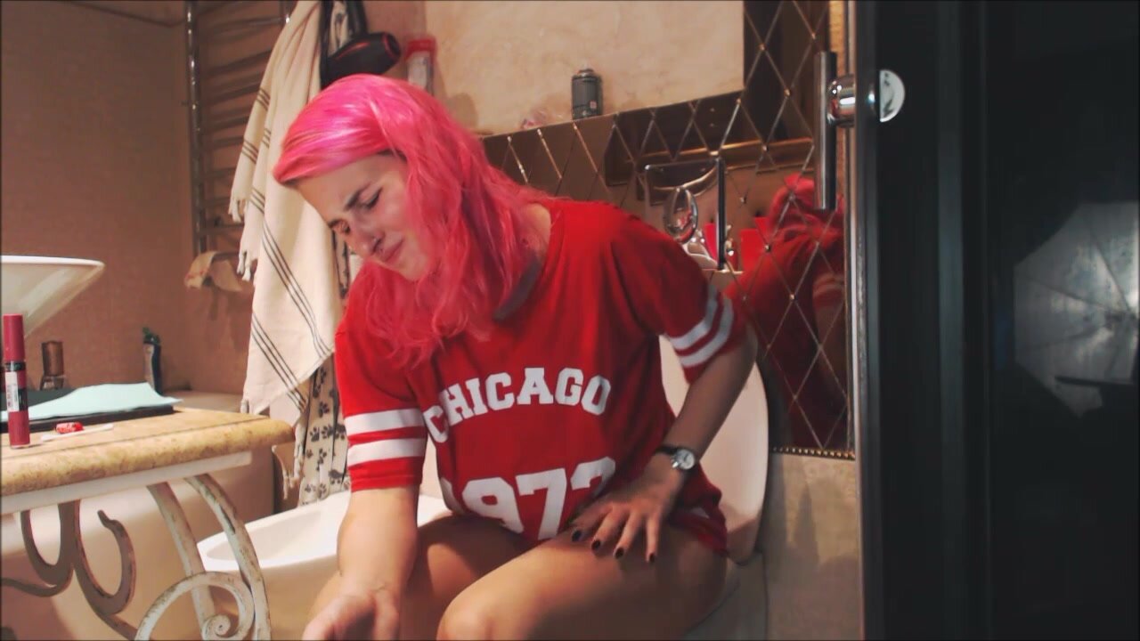 Pink haired girl pooping 2