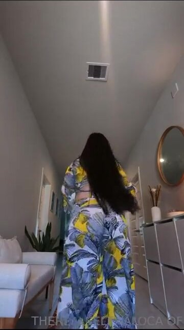 Big Ass Bubbly Farts In Yellow and Blue Dress