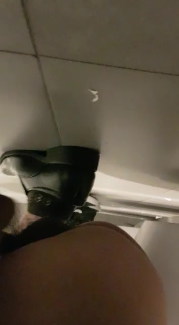 toilet spy - video 566