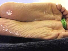Toetied oily soles