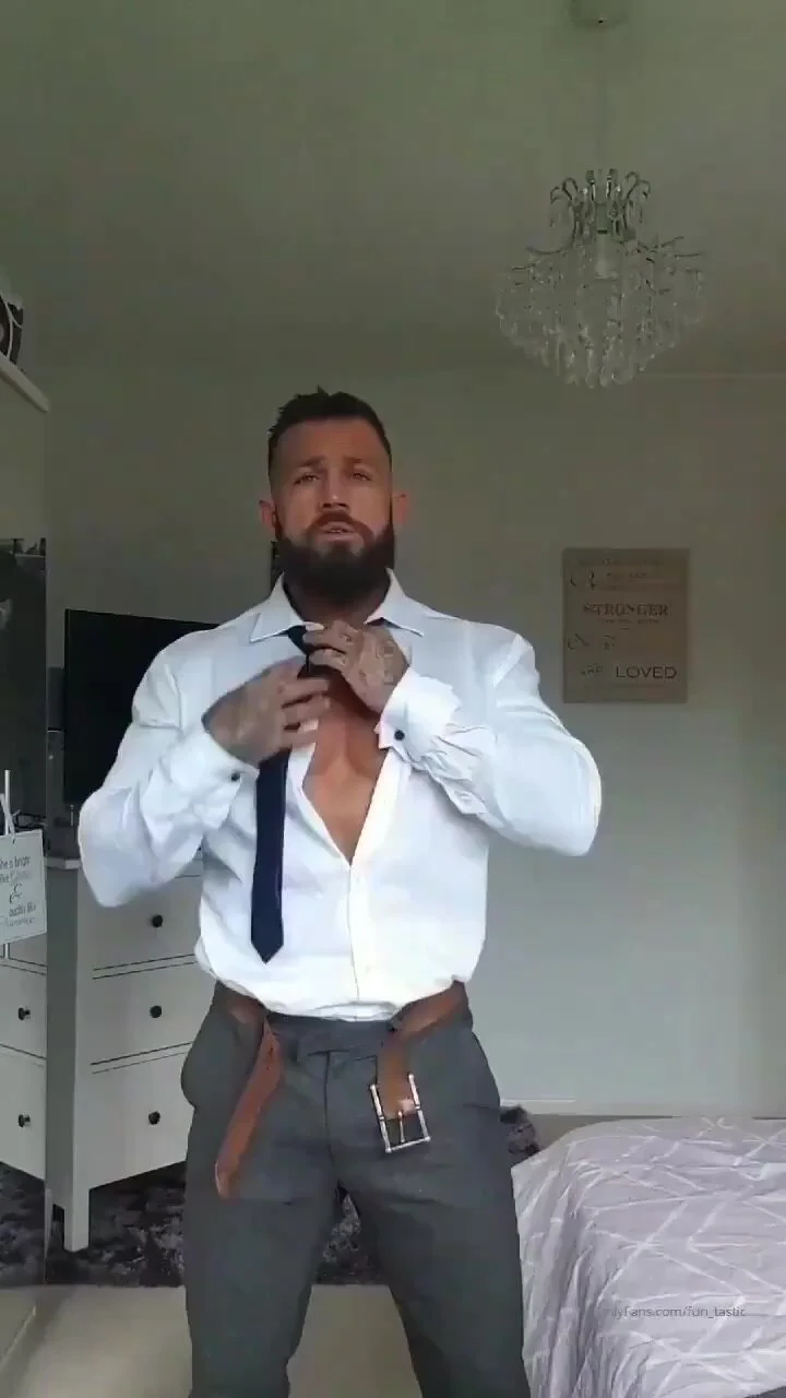 Hot daddy in suit and tie - ThisVid.com