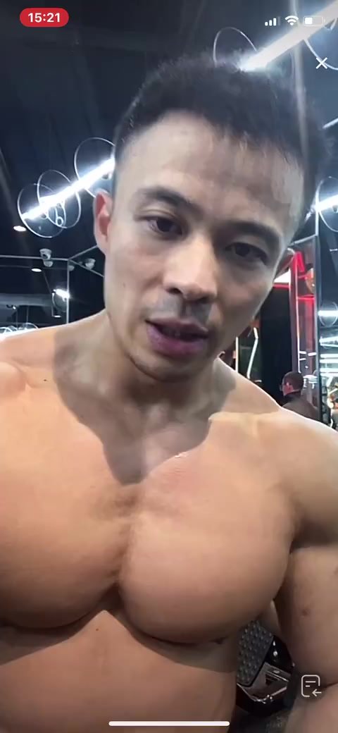 Chinese Handsome Muscle Daddy at the Gym