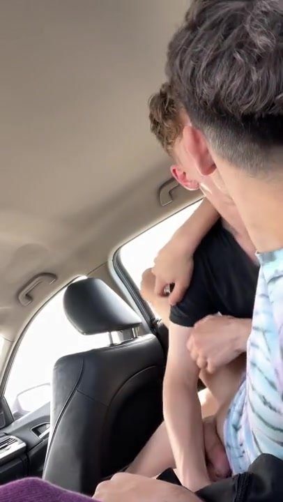 twinks sucking and fucking in car
