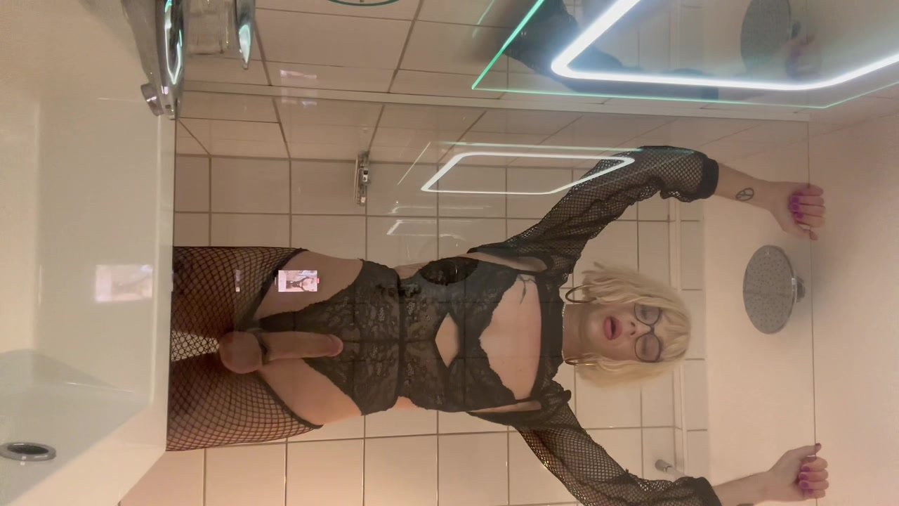 Horny crossdresser taking a huge piss at the hotel