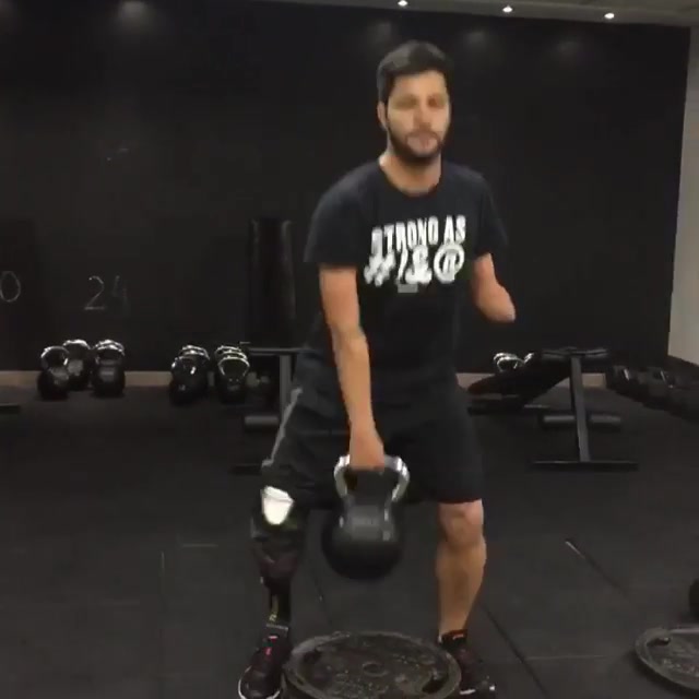 Amputee man lifting