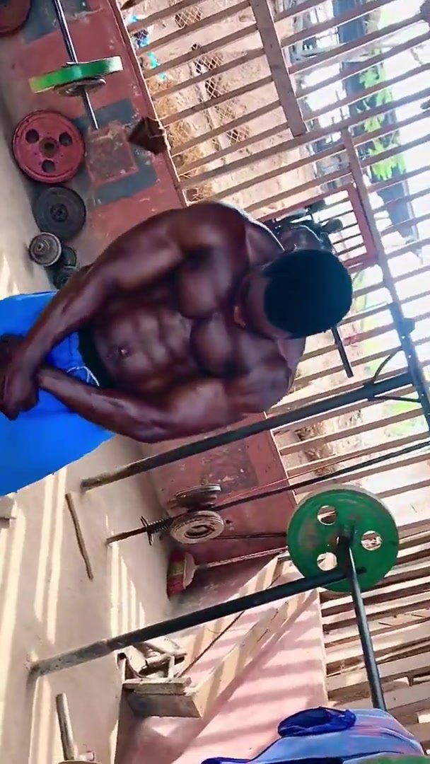 African bodybuilder 118
