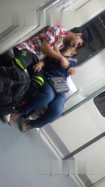 desi school students in metro kissing pressing