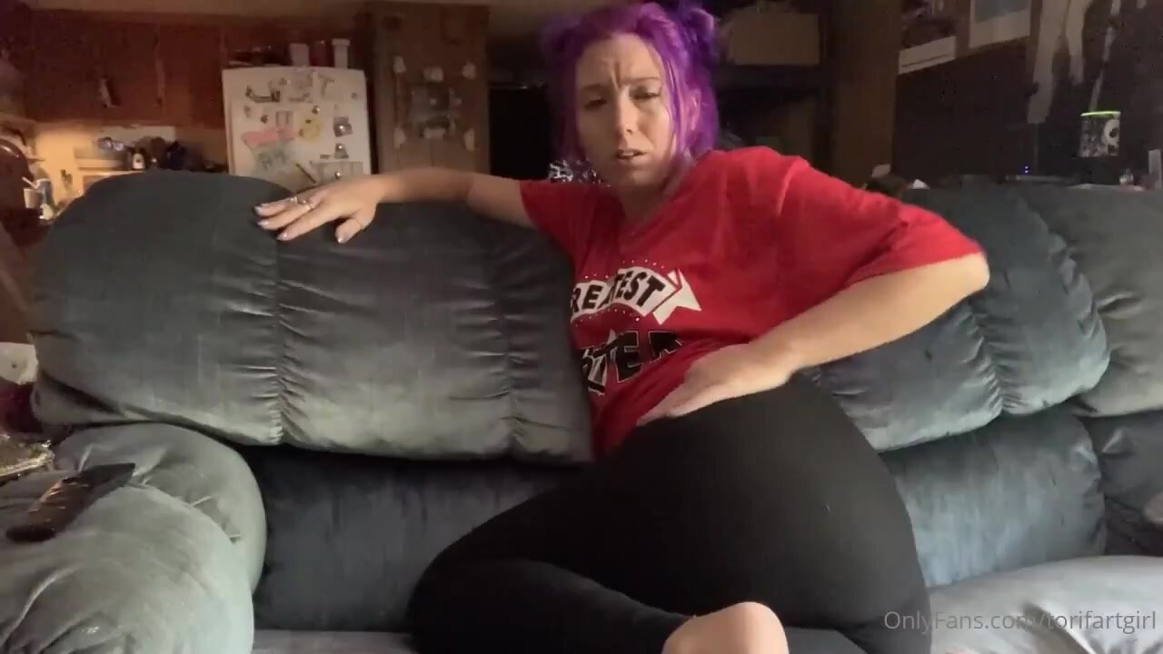 sexy girl farting in leggings - video 2