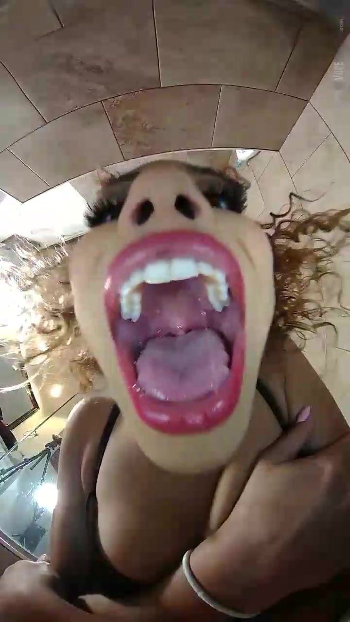 PrettyBig Sexy Mouth Tongue sloppy teasing