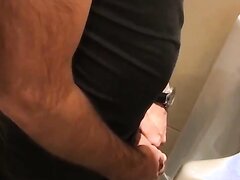 Guy pissing - video 42