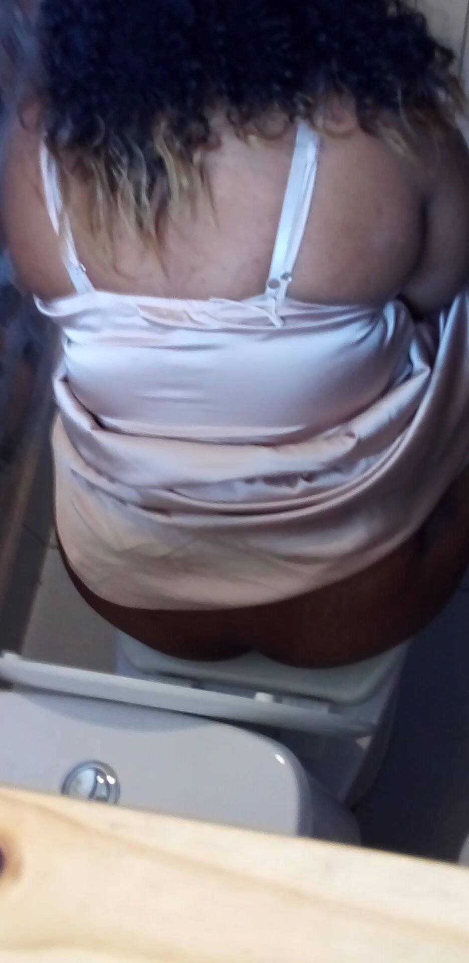 Thick Girl pissing in toilet