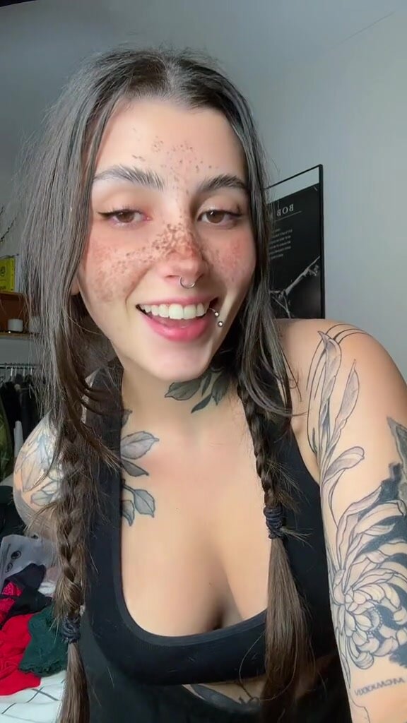 Brazilian girl burping - video 2