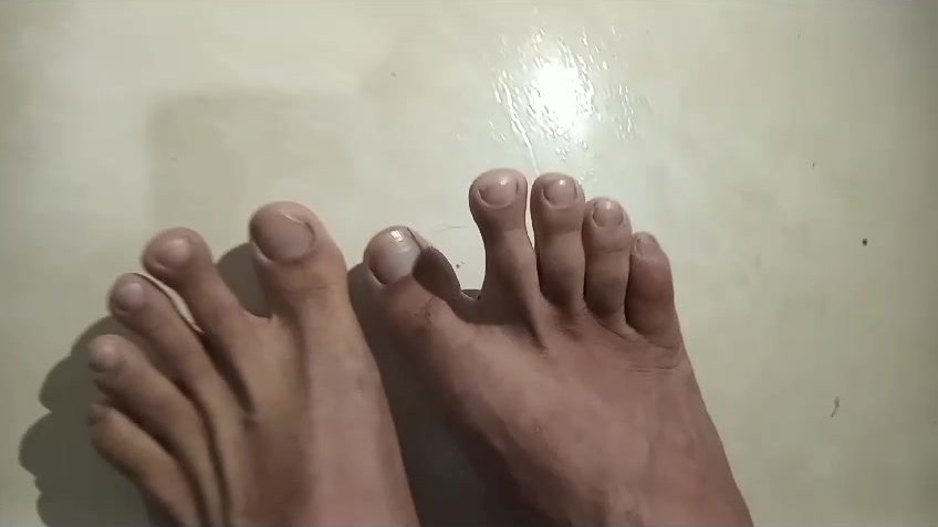 Latino toes - video 2