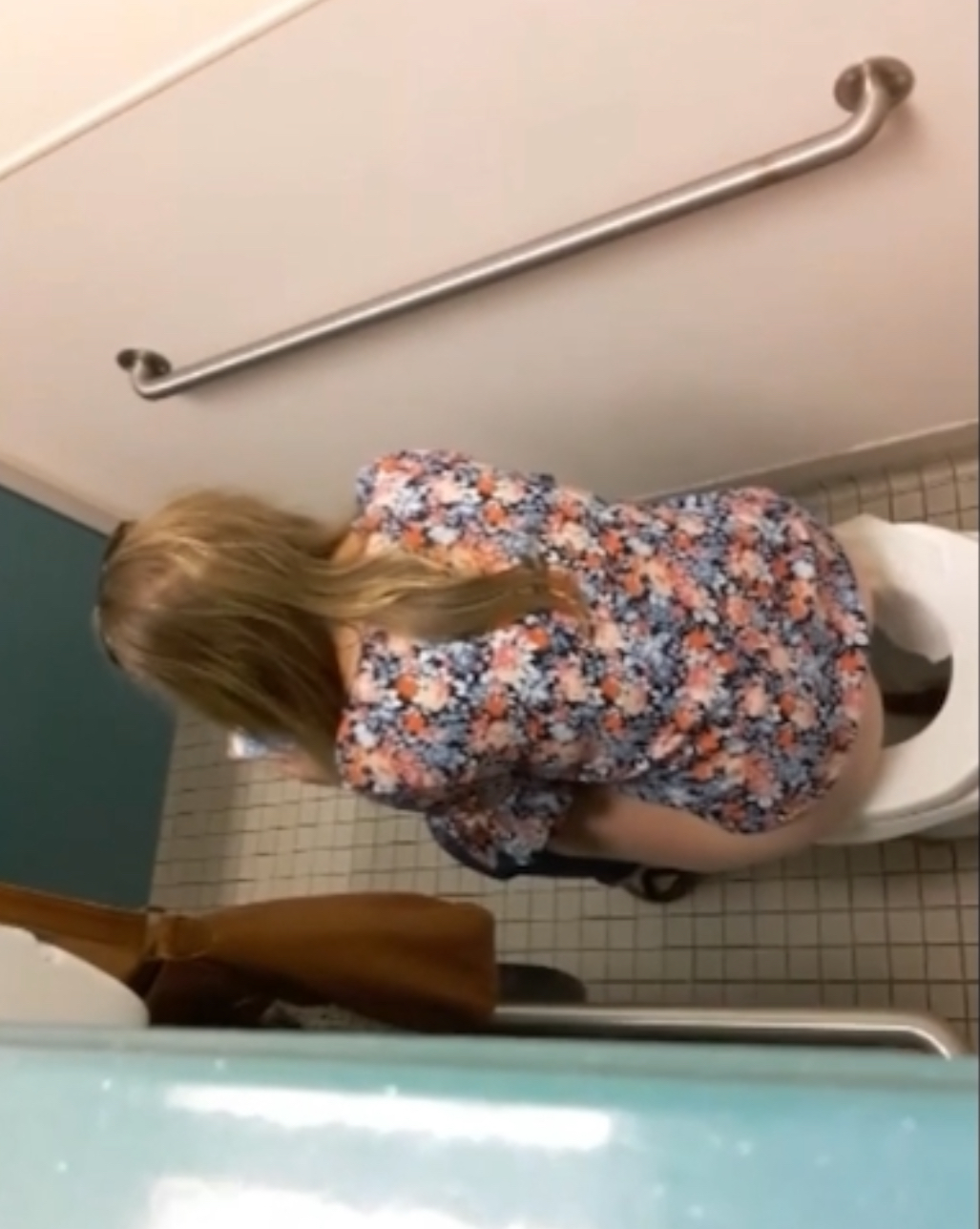 Milf pooping voyeur