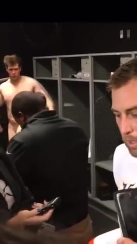 OUPS!! PLAYER NAKED IN LOCKERROOM