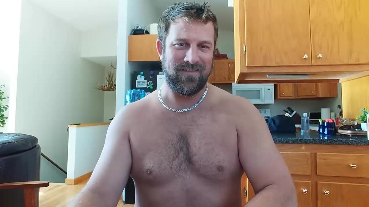 Country Bear Daddy Shows His Hole
